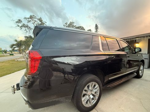 Used 2024 GMC Yukon XL Denali w/ Advanced Technology Package RWD image 9