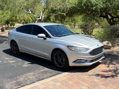 Used 2018 Ford Fusion SE w/ Equipment Group 201A FWD image 5