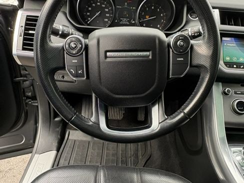 Used 2017 Land Rover Range Rover Sport HSE image 9