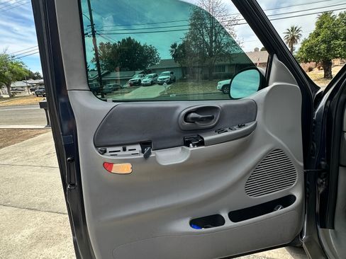 Used 2001 Ford F150 2WD SuperCab image 9