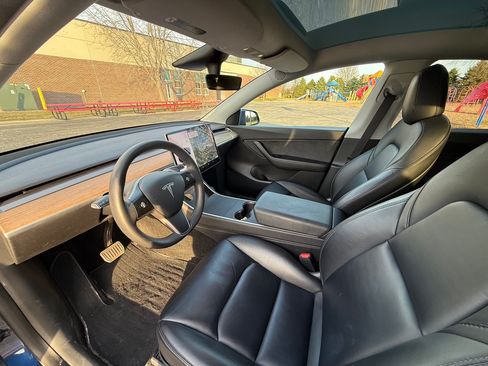 Used 2021 Tesla Model Y Long Range image 19