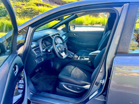 Used 2020 Nissan Leaf SV w/ SV Technology Package image 19