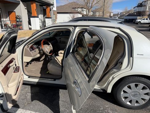 Used 2004 Lincoln Town Car Ultimate image 9