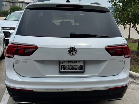 Used 2018 Volkswagen Tiguan SE FWD image 11