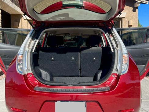 Used 2015 Nissan Leaf S w/ Charge Package image 6