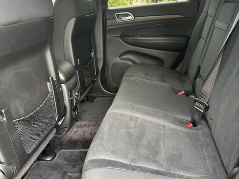 Used 2017 Jeep Grand Cherokee Laredo w/ Quick Order Package 23E image 15