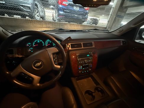 Used 2013 Chevrolet Suburban LT w/ Luxury Package image 5
