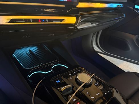 Used 2024 BMW i5 eDrive40i w/ M Sport Package image 2