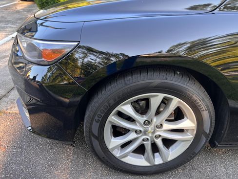 Used 2018 Chevrolet Malibu LT image 12