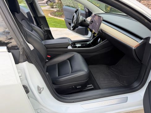 Used 2019 Tesla Model 3 Standard Range Plus image 9