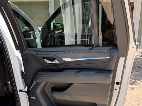 Used 2024 GMC Yukon XL Denali w/ Advanced Technology Package AWD/4WD image 9