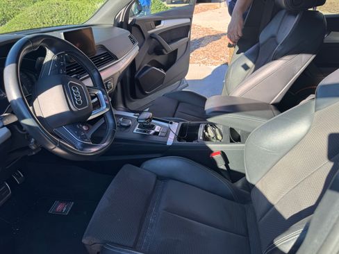 Used 2019 Audi SQ5 Premium w/ Convenience Package image 8