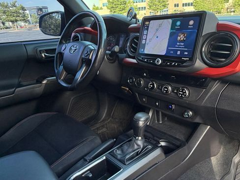 Used 2016 Toyota Tacoma TRD Sport w/ Towing Package AWD/4WD image 17