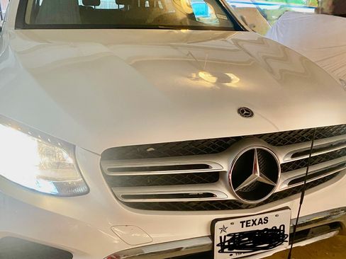 Used 2018 Mercedes-Benz GLC 300 image 2