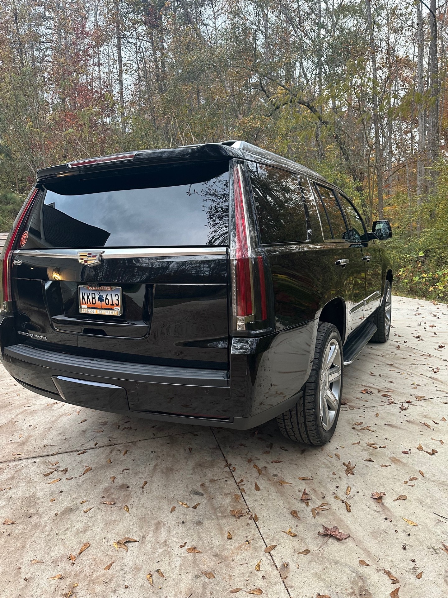 Used 2018 Cadillac Escalade Premium Luxury AWD/4WD image 4