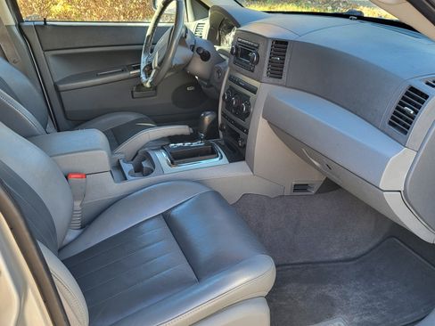 Used 2007 Jeep Grand Cherokee Laredo image 9