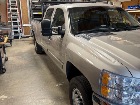 Used 2007 Chevrolet Silverado 2500 LT RWD image 2