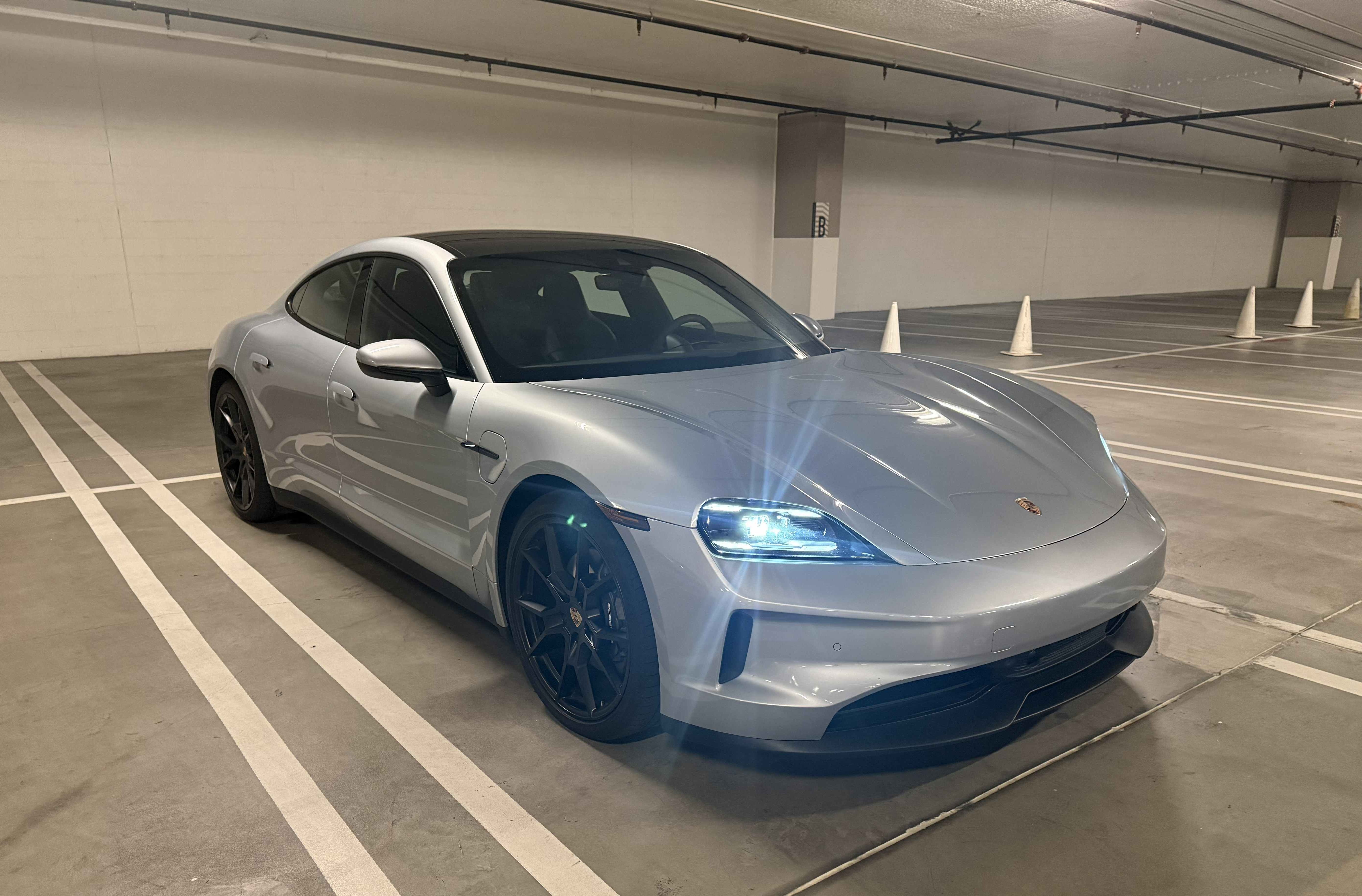 Used 2025 Porsche Taycan RWD image 2