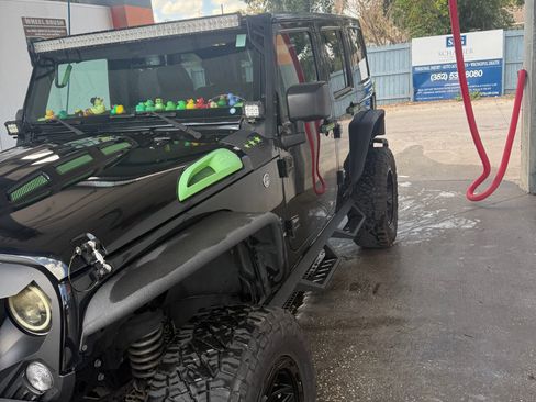 Used 2017 Jeep Wrangler Unlimited Sahara w/ Connectivity Group image 6