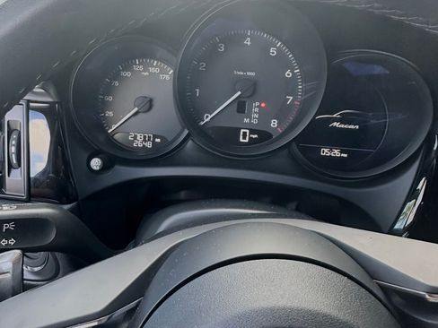 Used 2023 Porsche Macan Turbo image 6