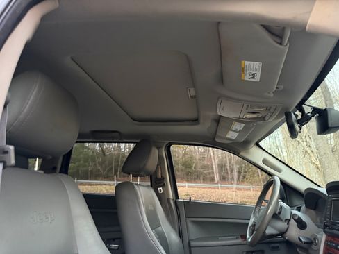 Used 2006 Jeep Grand Cherokee Limited image 16