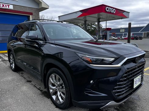 Used 2025 Toyota Grand Highlander AWD Hybrid image 2