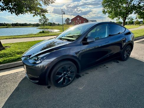 Used 2024 Tesla Model Y Long Range image 14