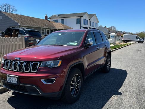Used 2019 Jeep Grand Cherokee Limited image 2