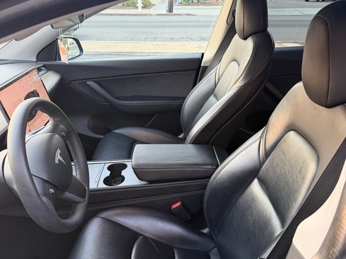 Used 2022 Tesla Model Y Performance AWD/4WD image 4