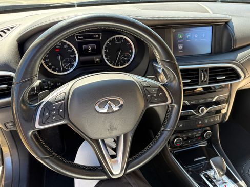 Used 2017 INFINITI QX30 Premium w/ Navigation Package image 22