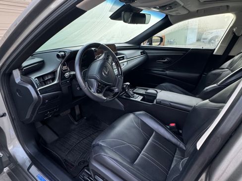 Used 2020 Lexus ES 300h w/ Luxury Package image 7