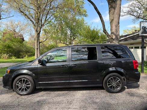 Used 2016 Dodge Grand Caravan R/T FWD image 4