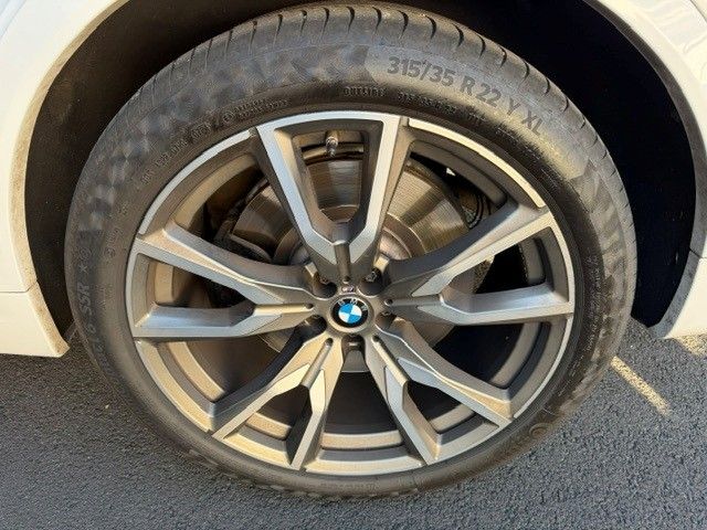Used 2022 BMW X7 M50i w/ Dynamic Handling Package AWD/4WD image 17