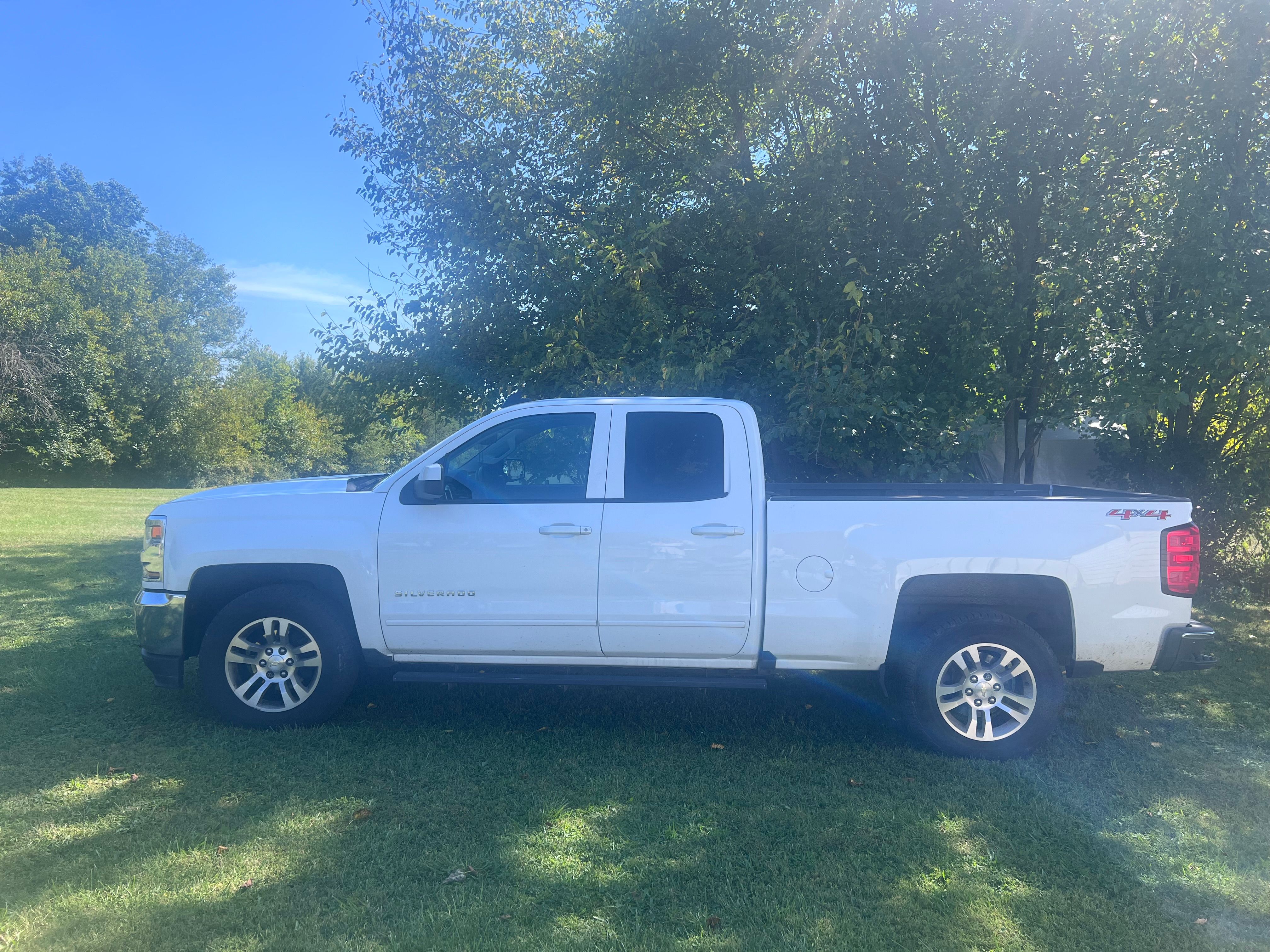 Used 2017 Chevrolet Silverado 1500 LT w/ All Star Edition AWD/4WD image 1
