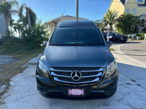 Used 2017 Mercedes-Benz Metris Passenger image 8