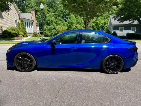 Used 2025 Lexus IS 500 RWD image 9