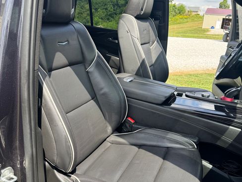 Used 2022 Cadillac Escalade Sport w/ LPO, Floor Liner Package image 11