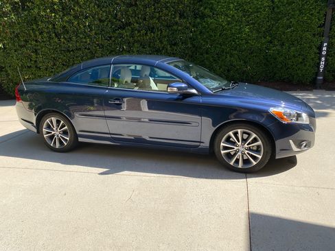 Used 2013 Volvo C70 T5 FWD image 2