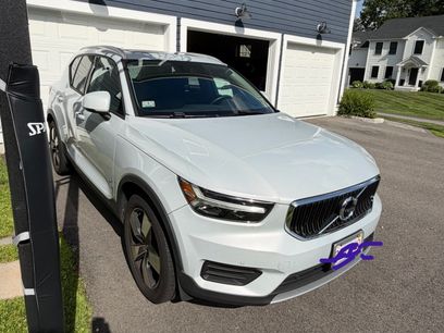 Used 2020 Volvo XC40 T5 Momentum w/ Protection Package Premier