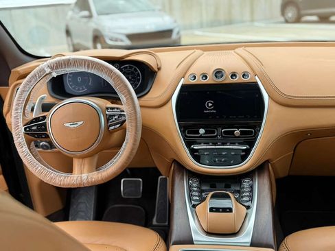 Used 2021 Aston Martin DBX image 11