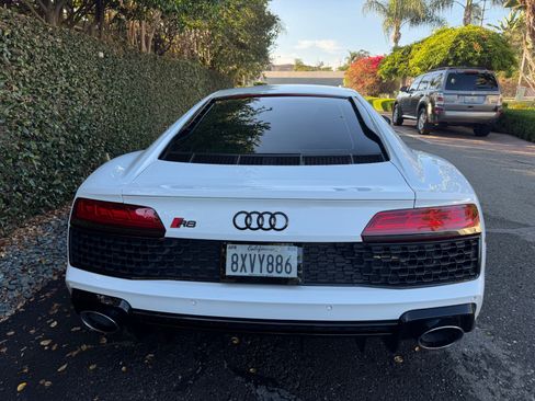 Used 2021 Audi R8 V10 w/ Premium Package image 16