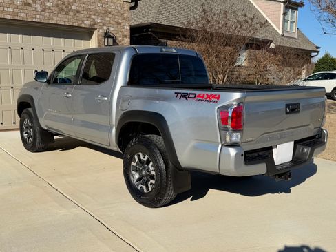 Used 2023 Toyota Tacoma TRD Off-Road w/ Advanced Technology Package image 2