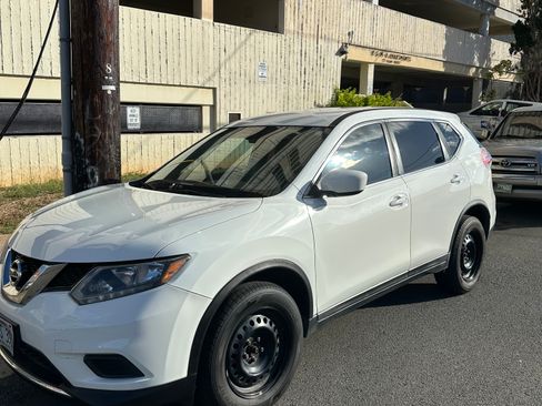 Used 2016 Nissan Rogue S image 1