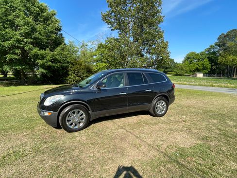 Used 2011 Buick Enclave CXL FWD image 4