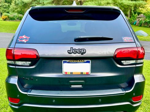 Used 2020 Jeep Grand Cherokee Altitude image 2