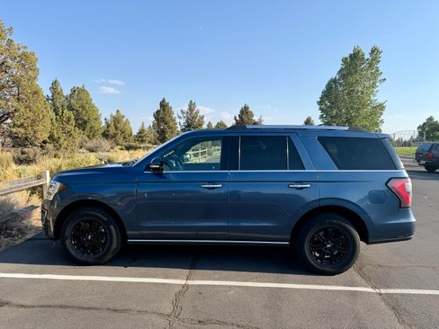 Used 2018 Ford Expedition Limited w/ Equipment Group 302A AWD/4WD image 4