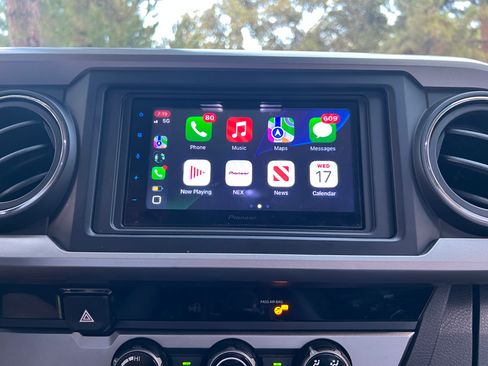 Used 2018 Toyota Tacoma SR5 RWD image 12
