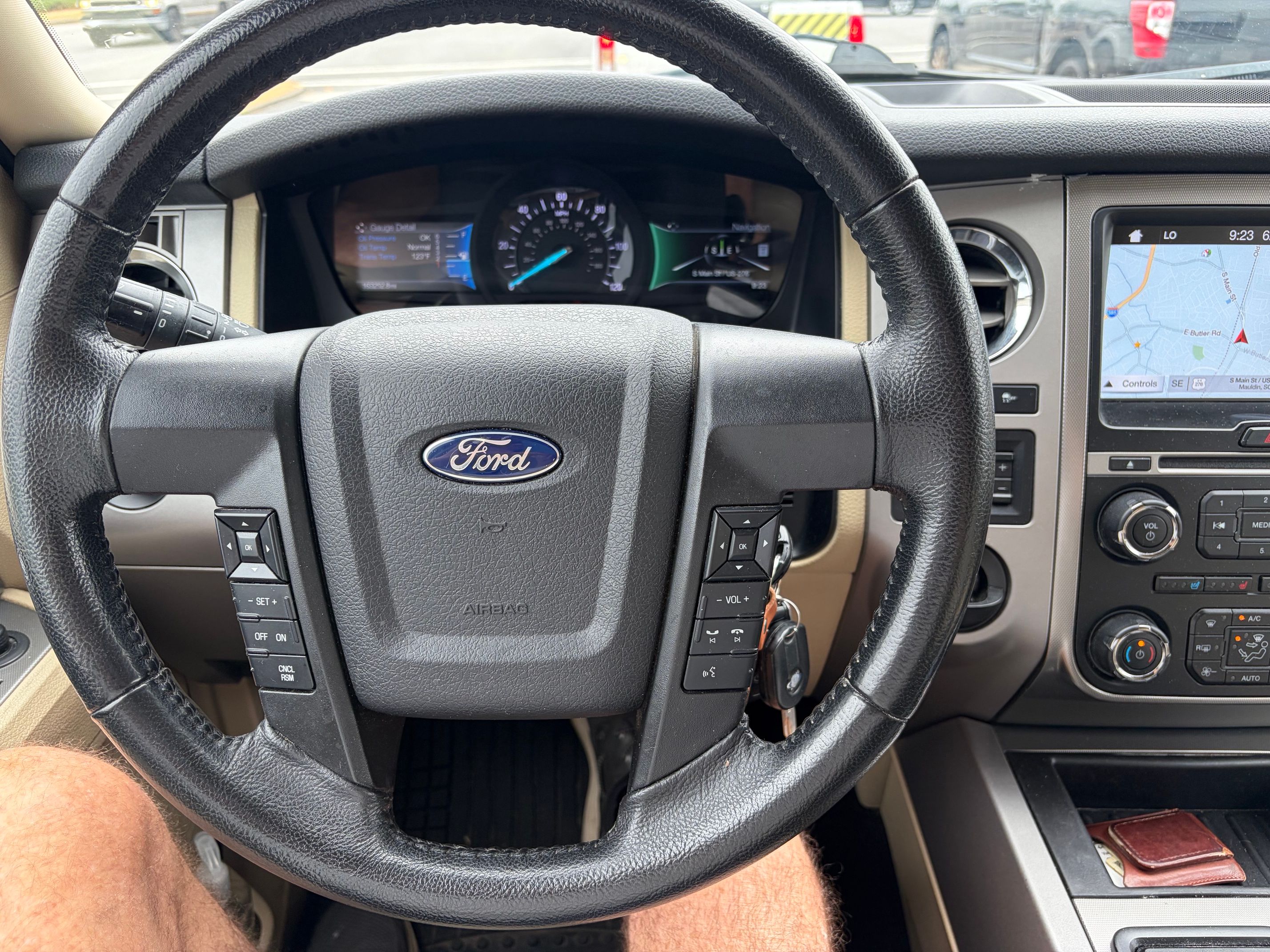 Used 2017 Ford Expedition XLT w/ Equipment Group 202A RWD image 16