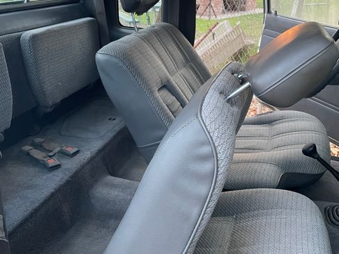 Used 1994 Toyota Pickup DX image 12