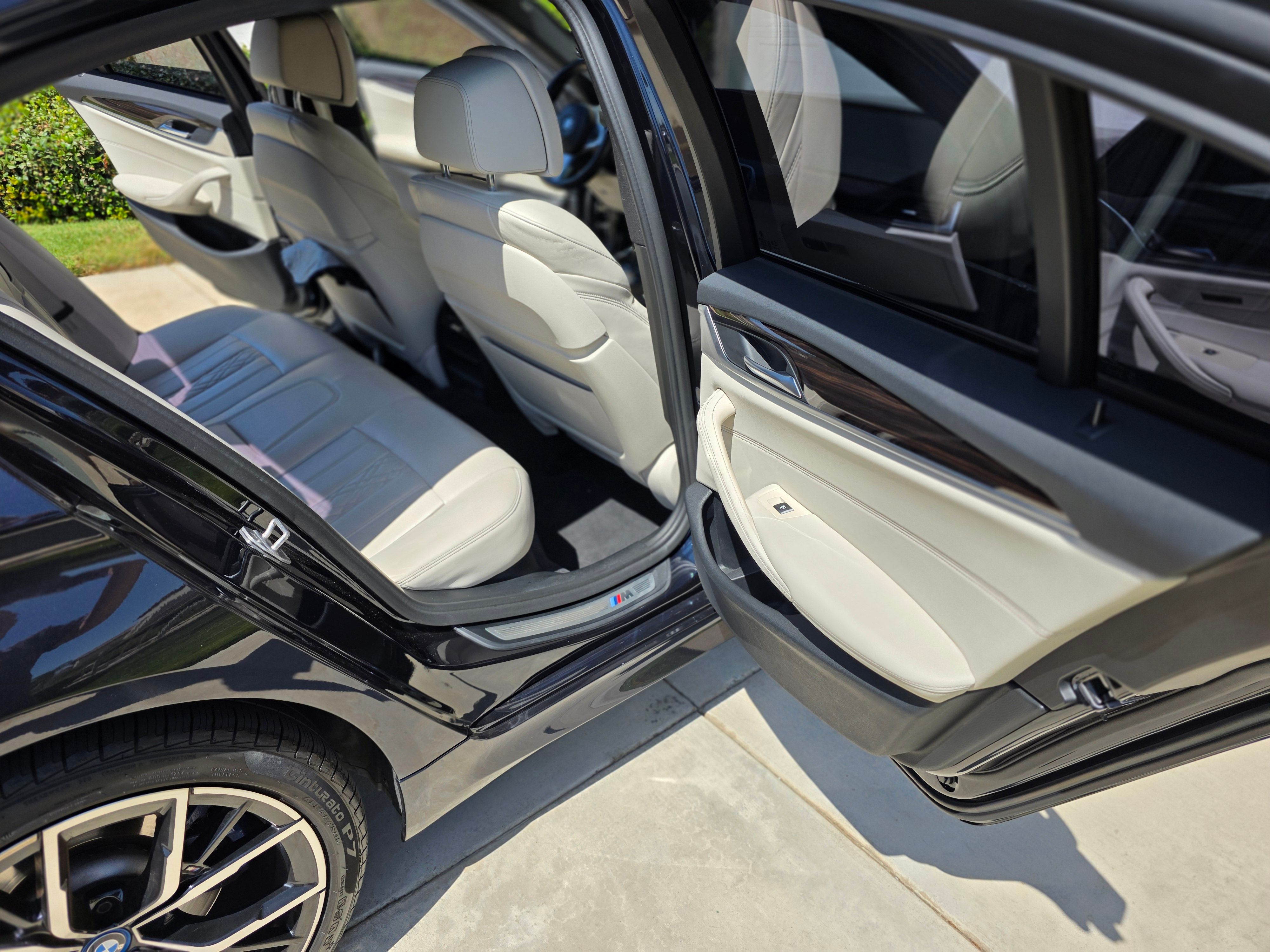 Used 2022 BMW 530e w/ M Sport Package RWD image 12